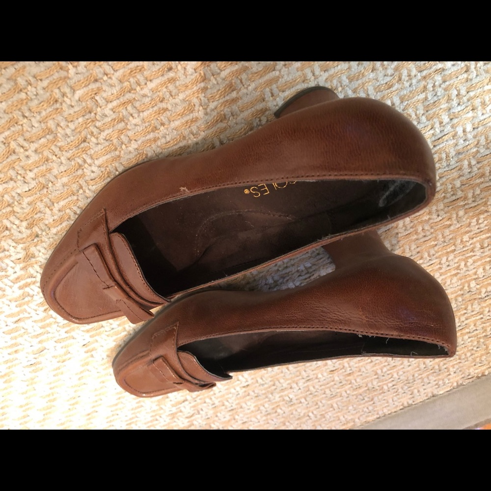 Shoes - Picture 3 of 4